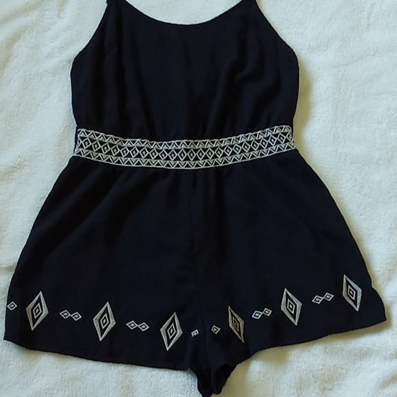 🌱 Black Romper - Picture 3 of 6